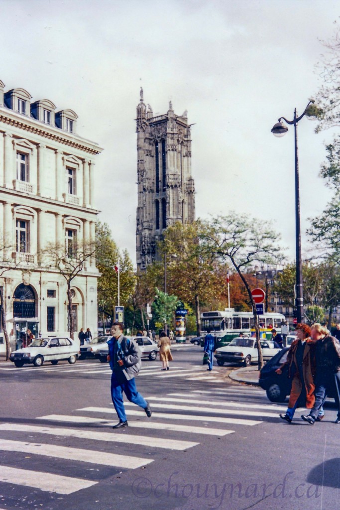 Ancien clocher de l’église Saint-Jacques-de-la-Boucherie, la tour Saint-Jacques s’élève dans un square qui porte son nom, tout près de l’Ile de la Cité, au cœur de Paris.